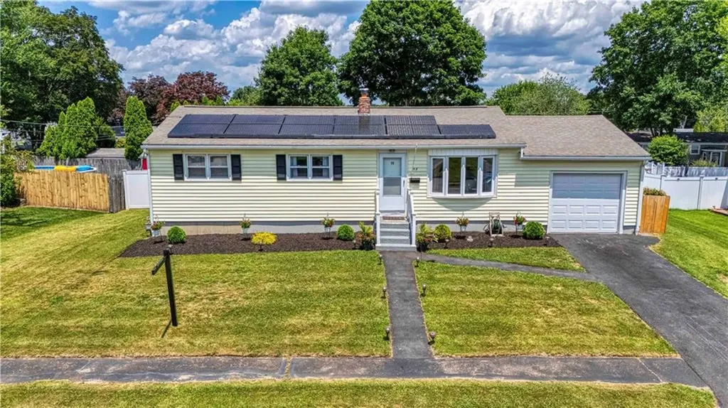 98 Quail Hollow Road Cranston RI 02920