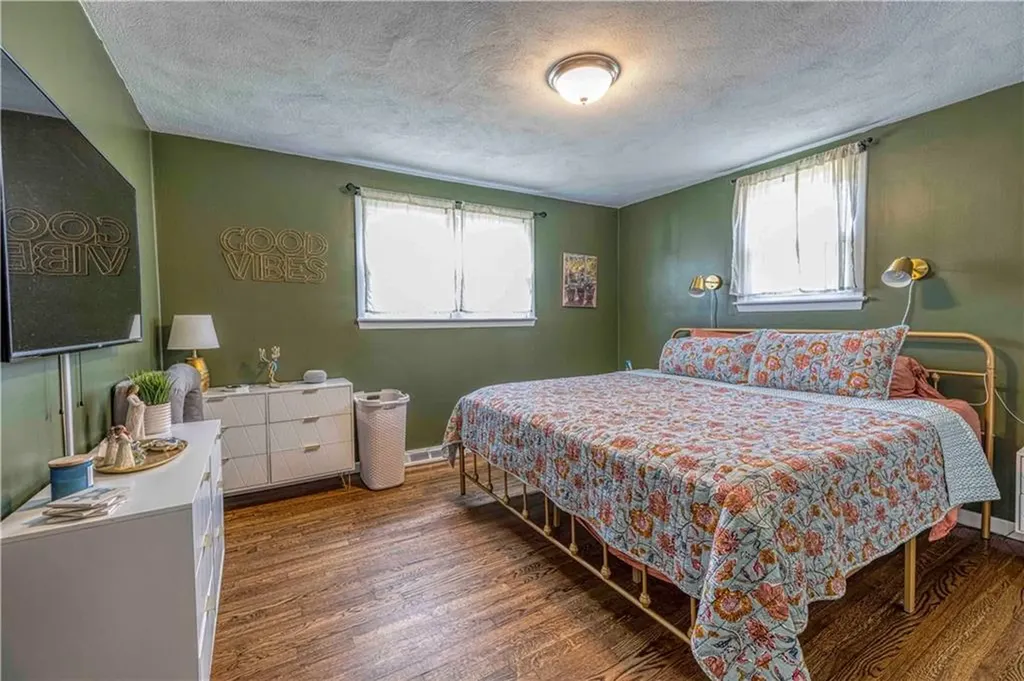 98 Quail Hollow Road Cranston RI 02920