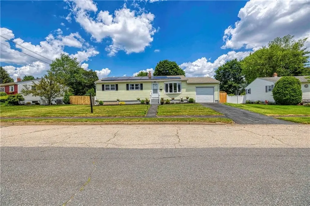 98 Quail Hollow Road Cranston RI 02920