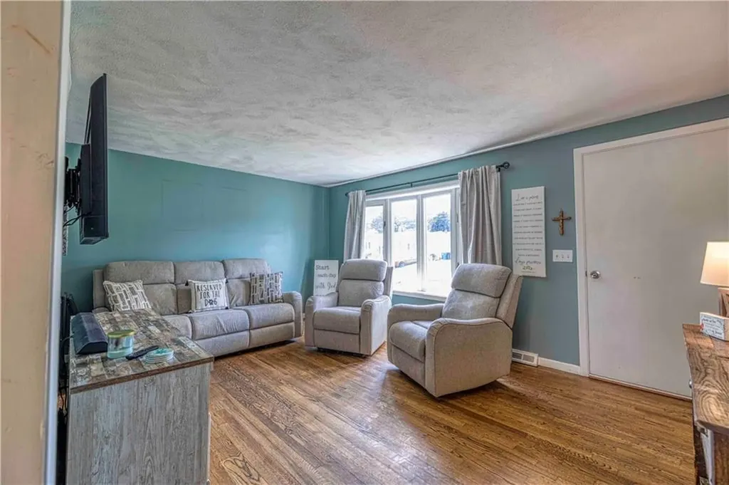 98 Quail Hollow Road Cranston RI 02920