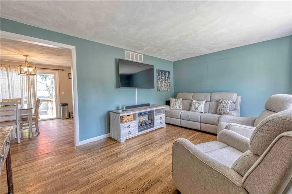 98 Quail Hollow Road Cranston RI 02920