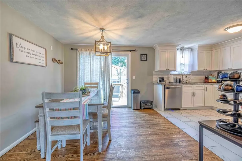 98 Quail Hollow Road Cranston RI 02920