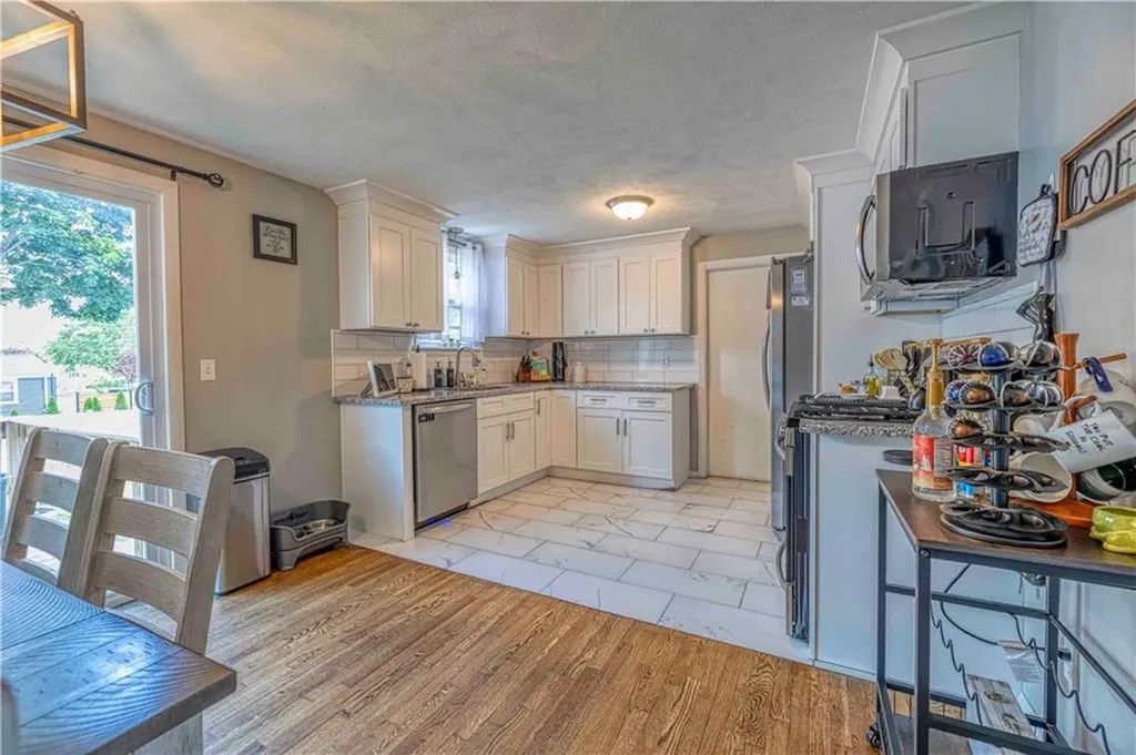 98 Quail Hollow Road Cranston RI 02920