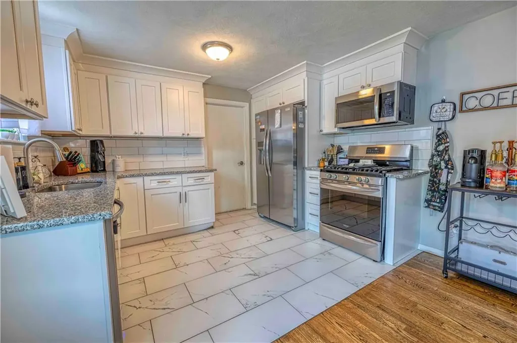 98 Quail Hollow Road Cranston RI 02920