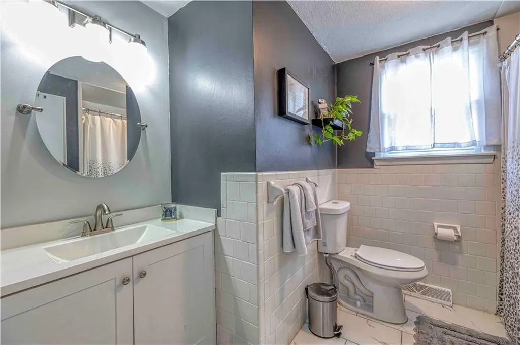 98 Quail Hollow Road Cranston RI 02920