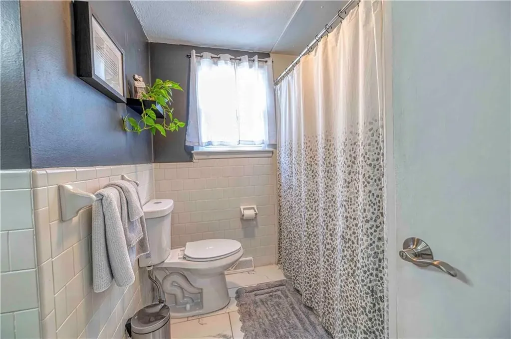 98 Quail Hollow Road Cranston RI 02920