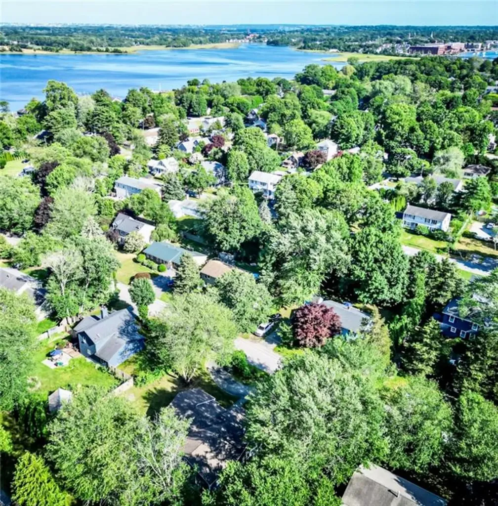 4 Burr Avenue Barrington RI 02806