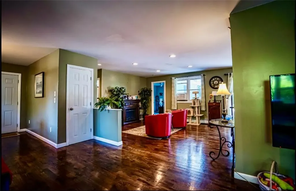 4 Burr Avenue Barrington RI 02806