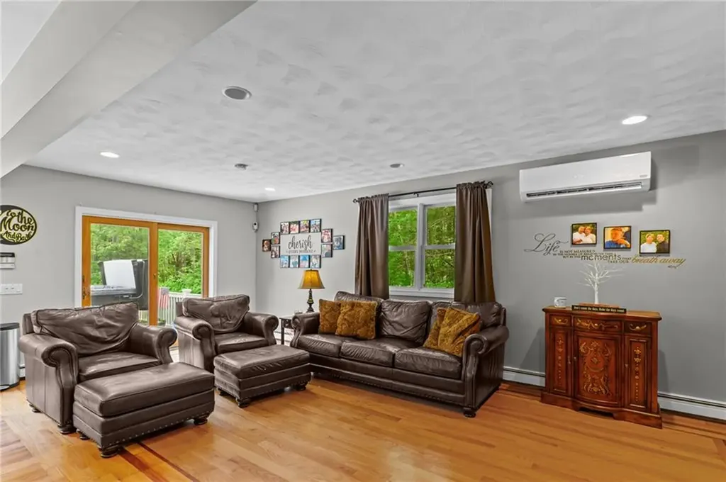 8 Anthony Road Foster RI 02825