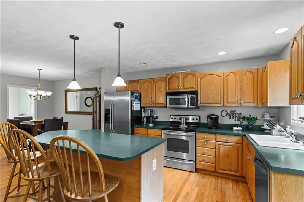 8 Anthony Road Foster RI 02825