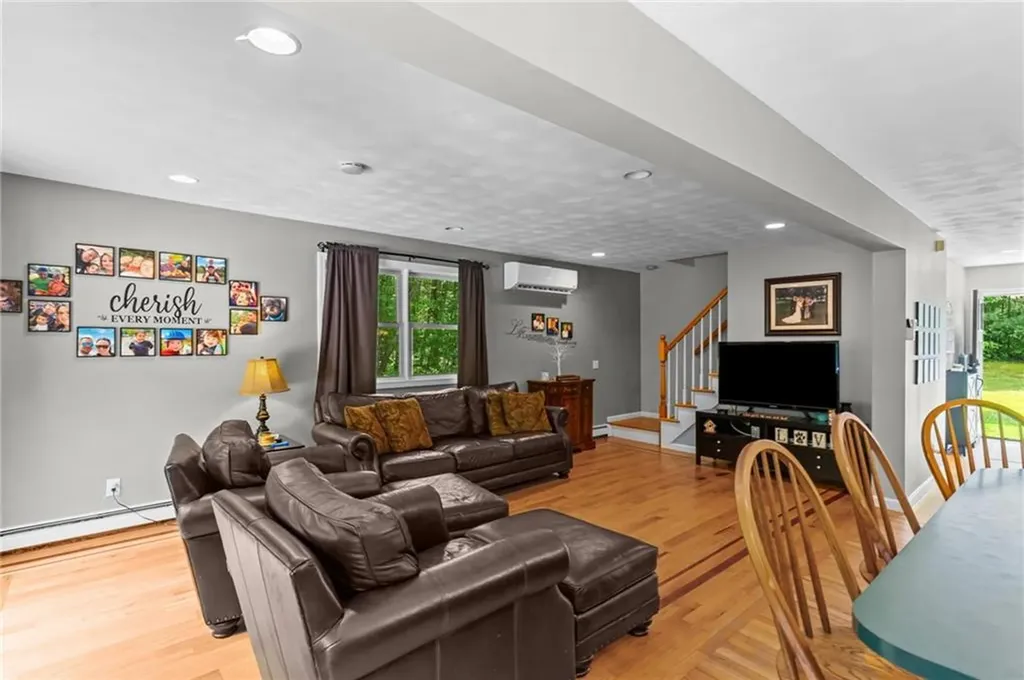 8 Anthony Road Foster RI 02825