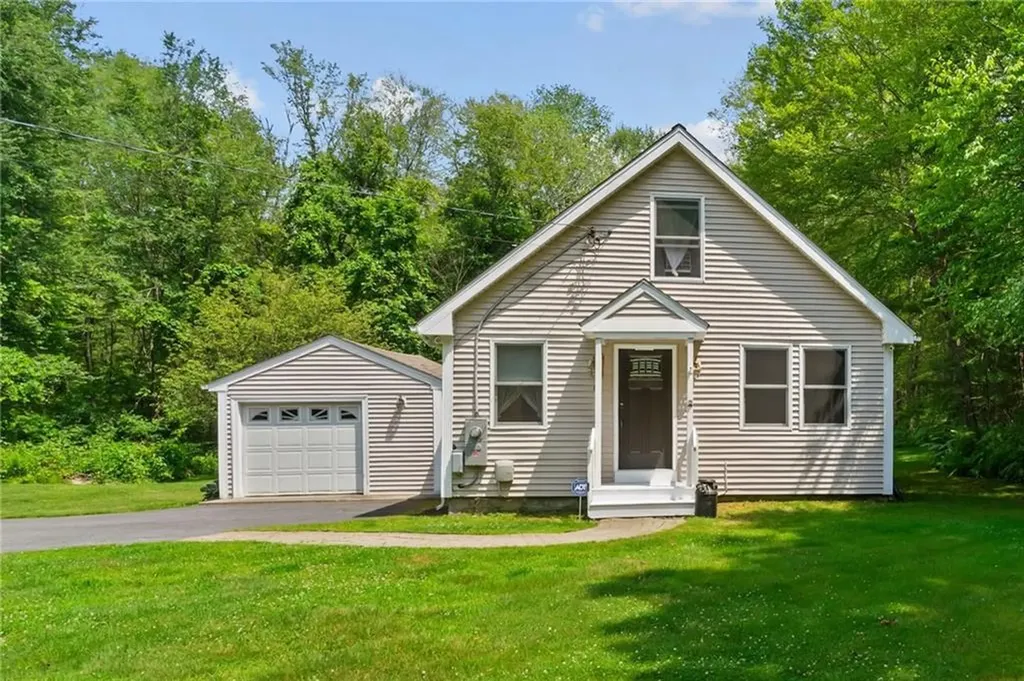8 Anthony Road Foster RI 02825