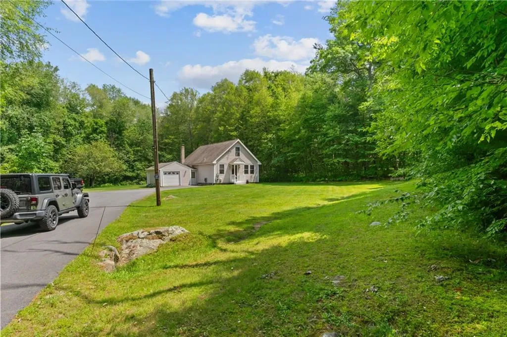 8 Anthony Road Foster RI 02825