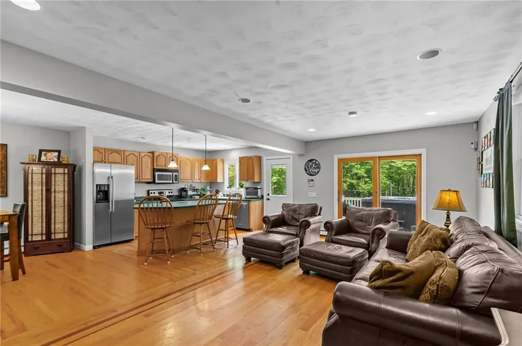 8 Anthony Road Foster RI 02825