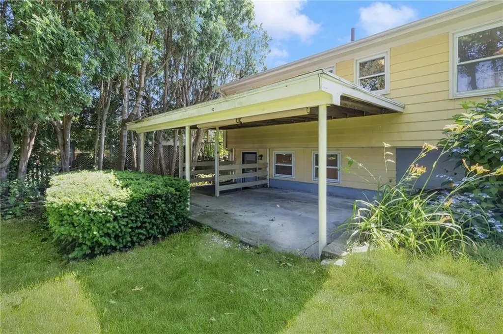 55 Swallow Drive Cranston RI 02920