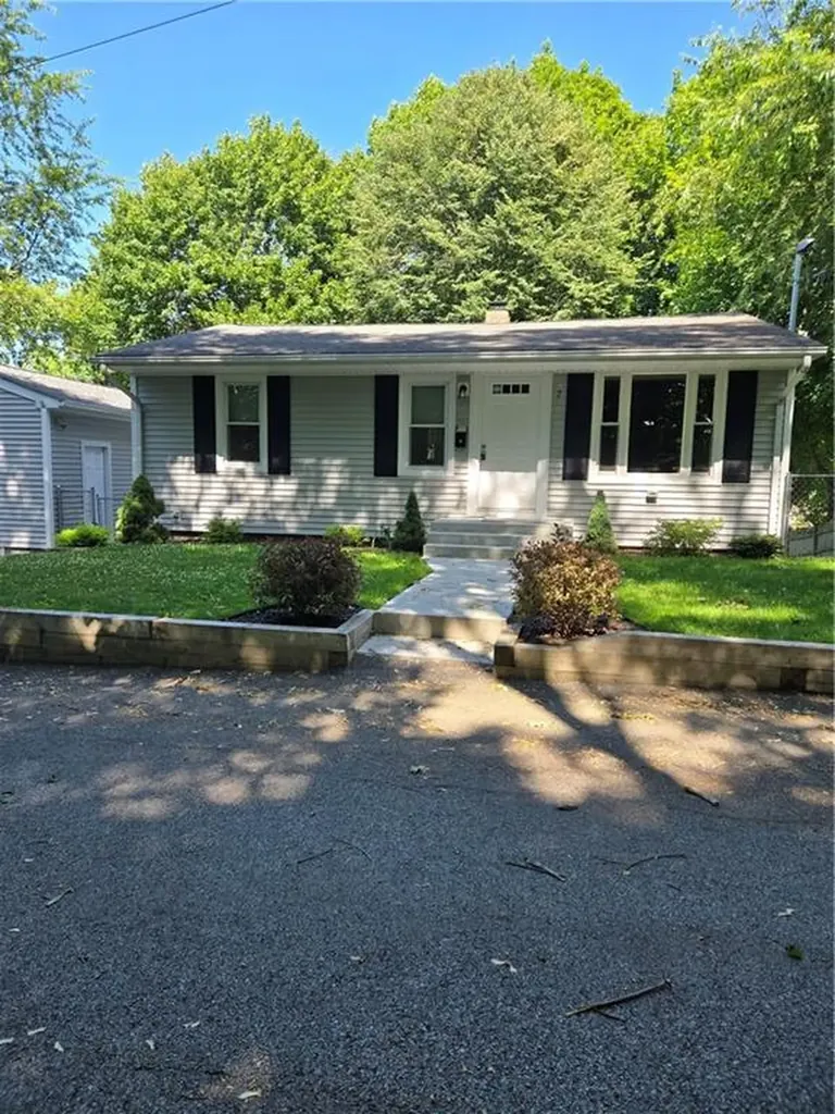 7 Edge Street West Warwick RI 02893