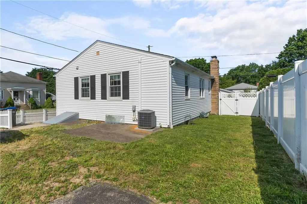 59 Waite Street Providence RI 02908