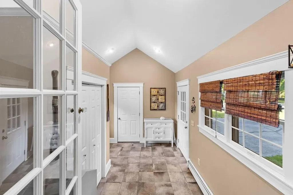 127 Freeborn Street Portsmouth RI 02871