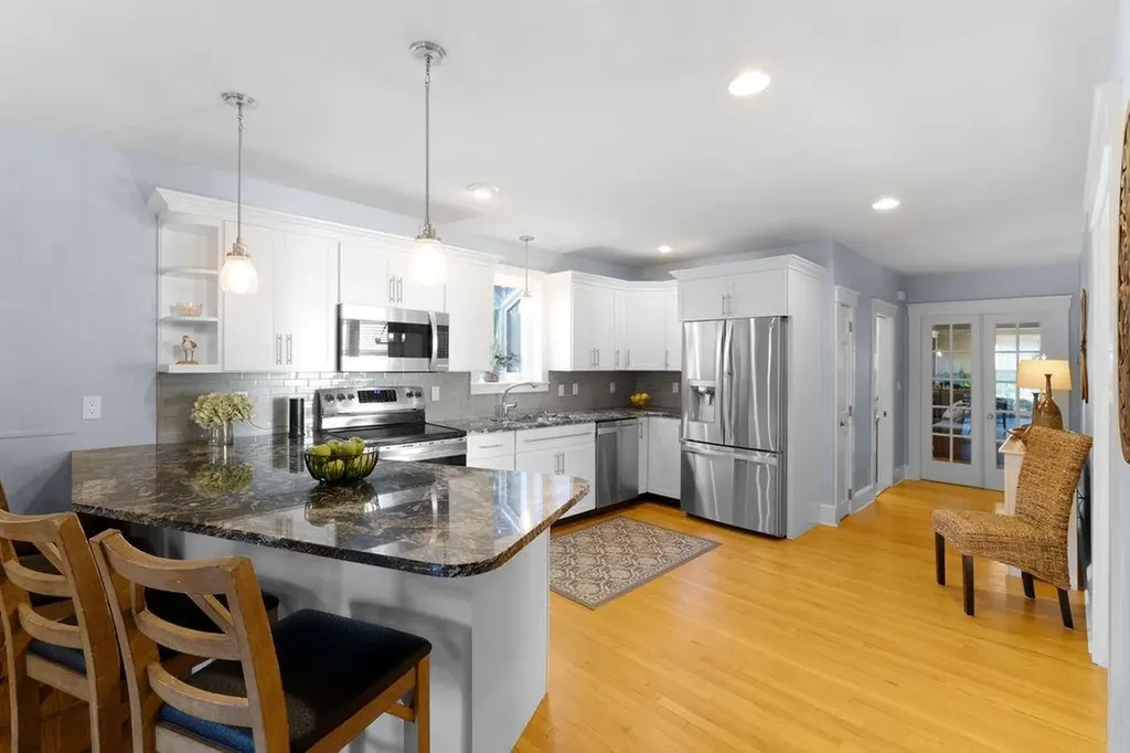127 Freeborn Street Portsmouth RI 02871