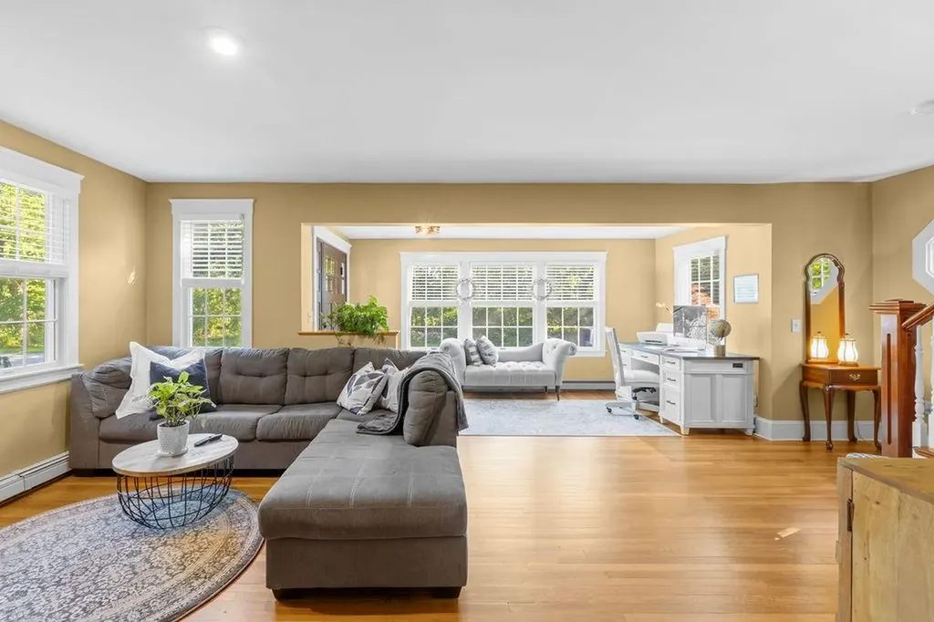 127 Freeborn Street Portsmouth RI 02871