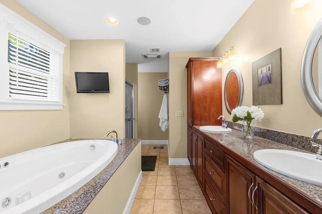 127 Freeborn Street Portsmouth RI 02871