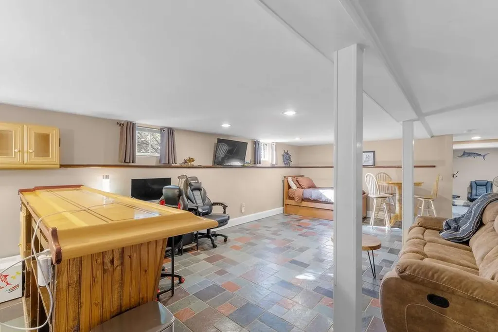 127 Freeborn Street Portsmouth RI 02871
