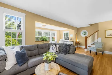 127 Freeborn Street Portsmouth RI 02871