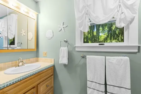 127 Freeborn Street Portsmouth RI 02871