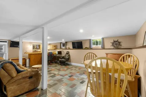 127 Freeborn Street Portsmouth RI 02871