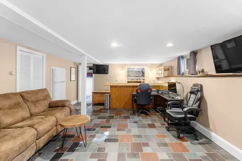 127 Freeborn Street Portsmouth RI 02871