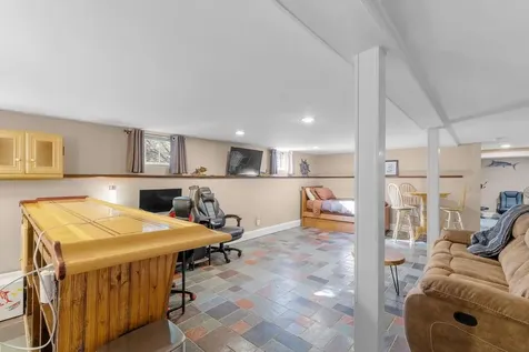 127 Freeborn Street Portsmouth RI 02871