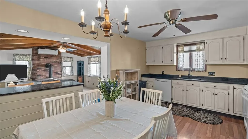 89 Windsor Road Pawtucket RI 02861