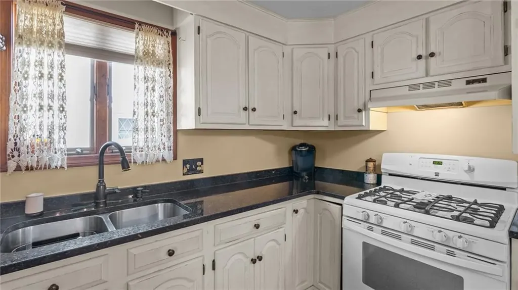 89 Windsor Road Pawtucket RI 02861
