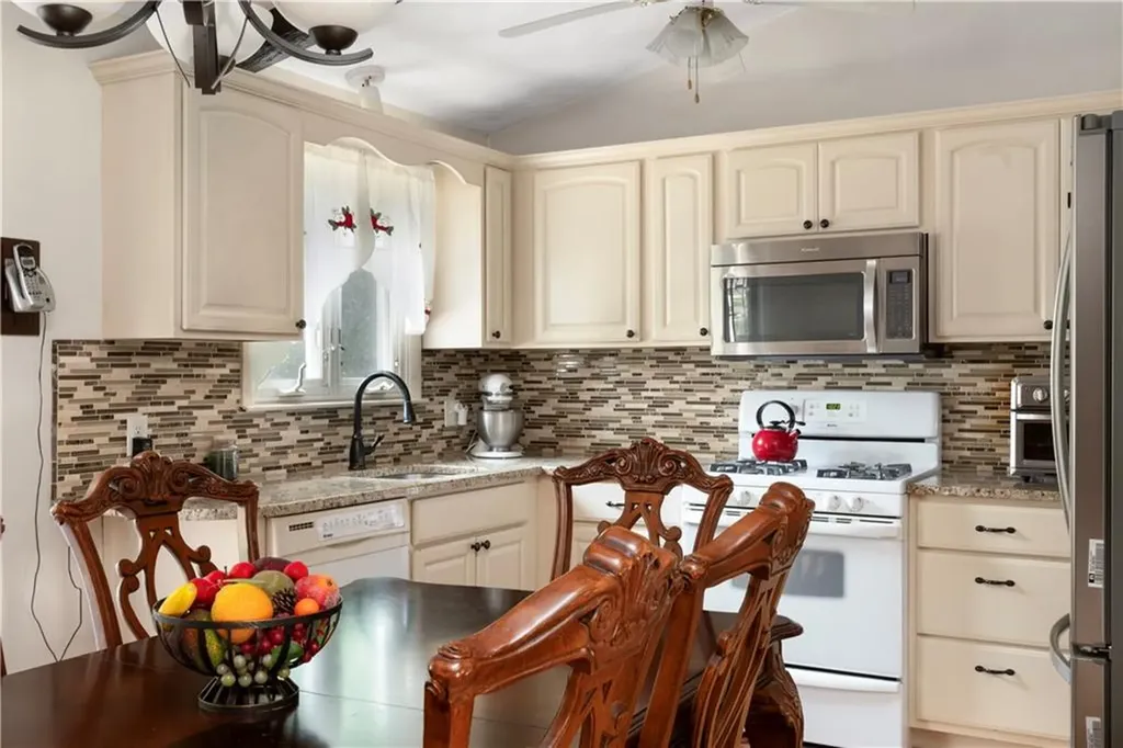 16 Tell Street Warwick RI 02889