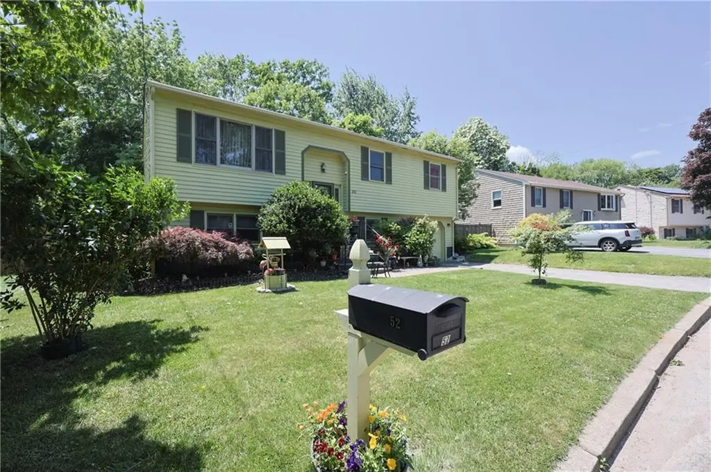 52 Urquhart Street Cranston RI 02920
