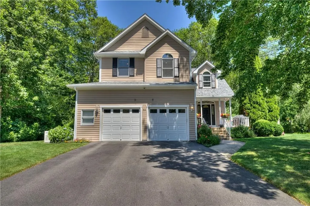 84 Bakewell Court Cranston RI 02921