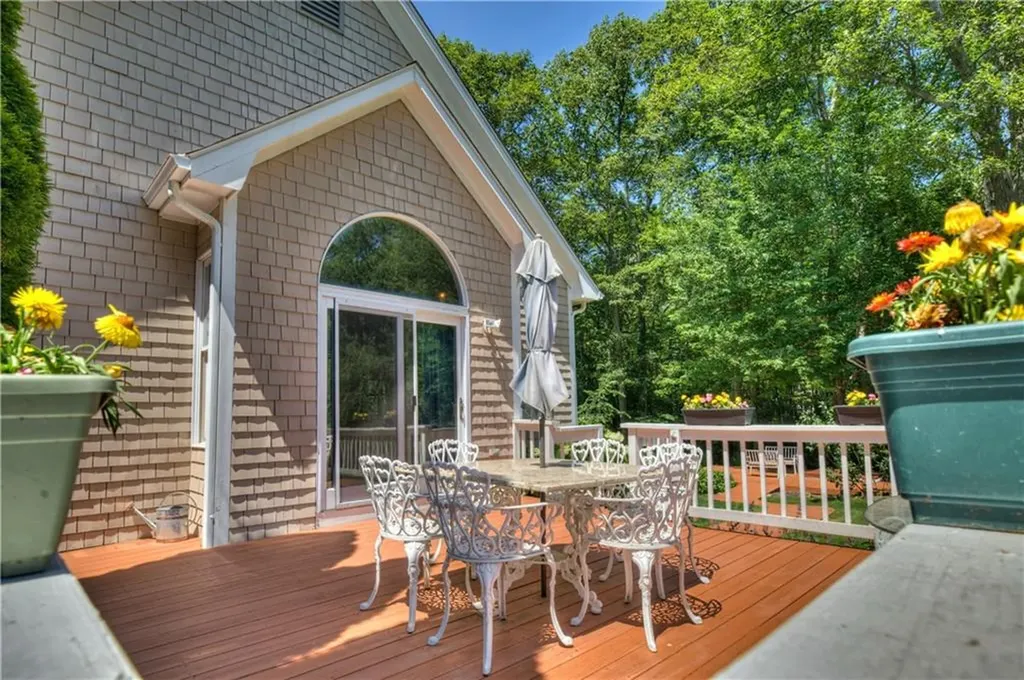 84 Bakewell Court Cranston RI 02921