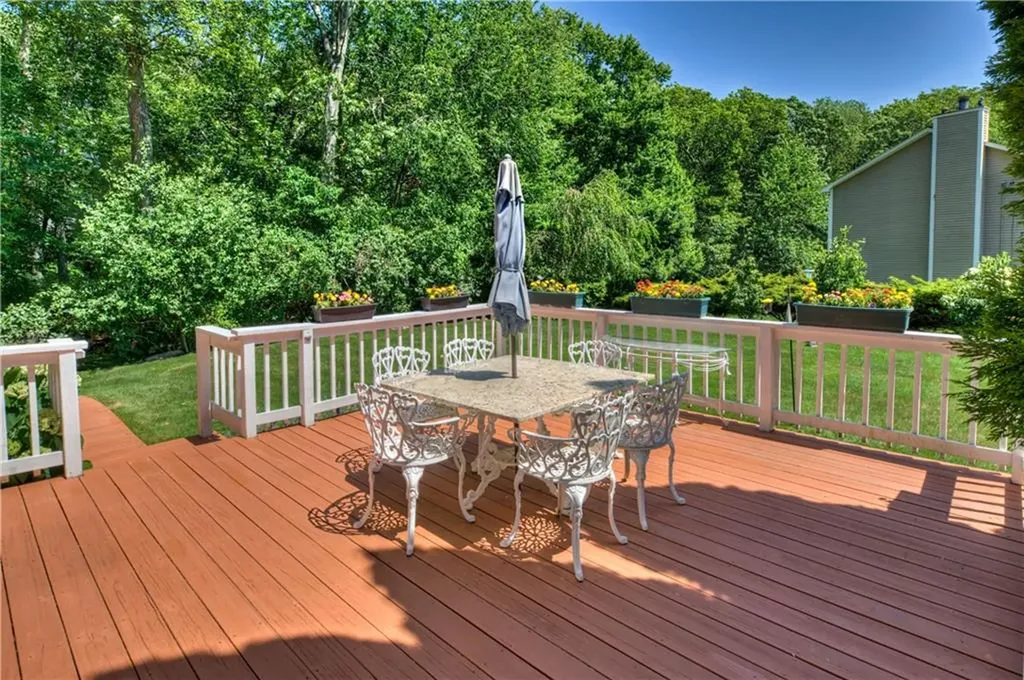 84 Bakewell Court Cranston RI 02921