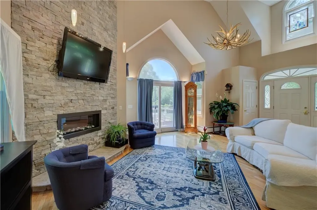 84 Bakewell Court Cranston RI 02921