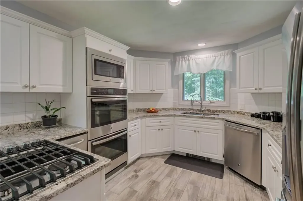 84 Bakewell Court Cranston RI 02921