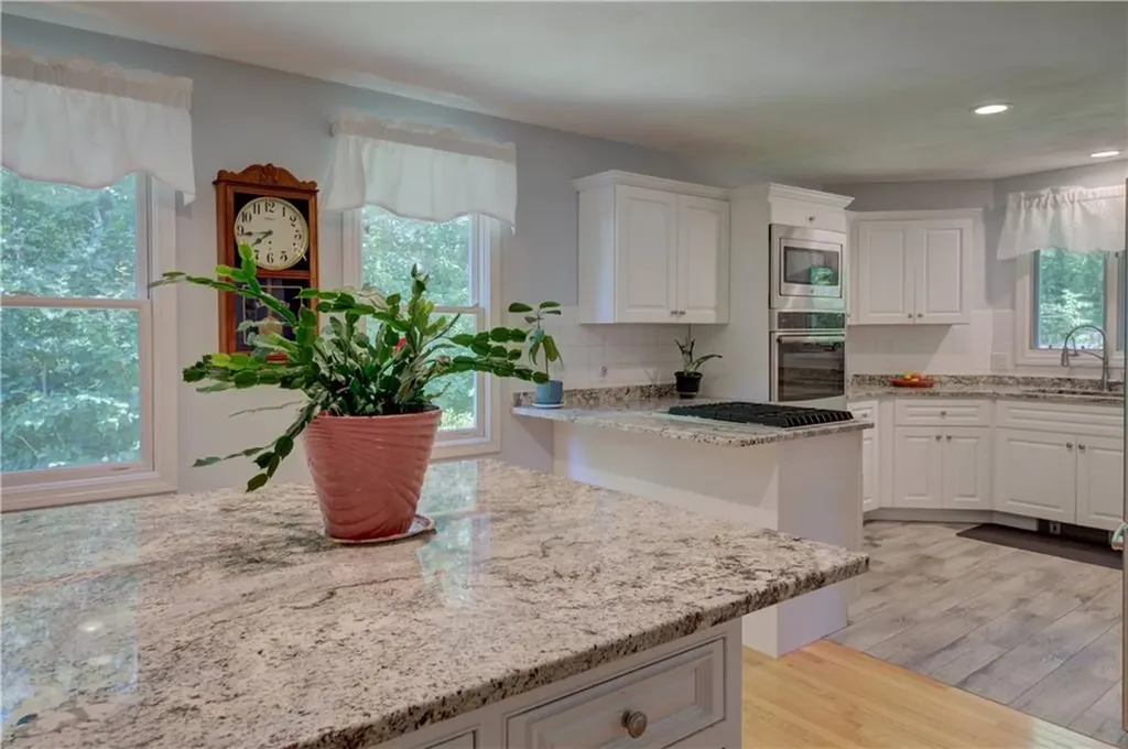84 Bakewell Court Cranston RI 02921