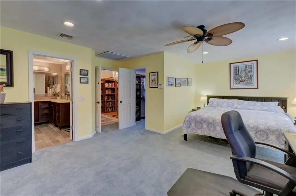 84 Bakewell Court Cranston RI 02921