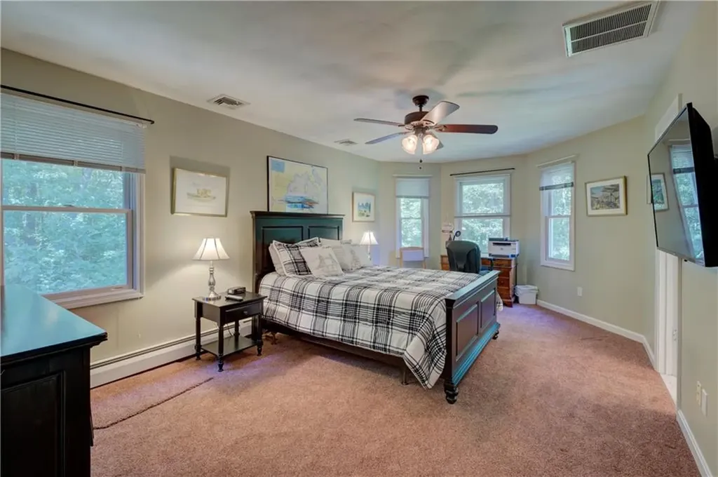 84 Bakewell Court Cranston RI 02921