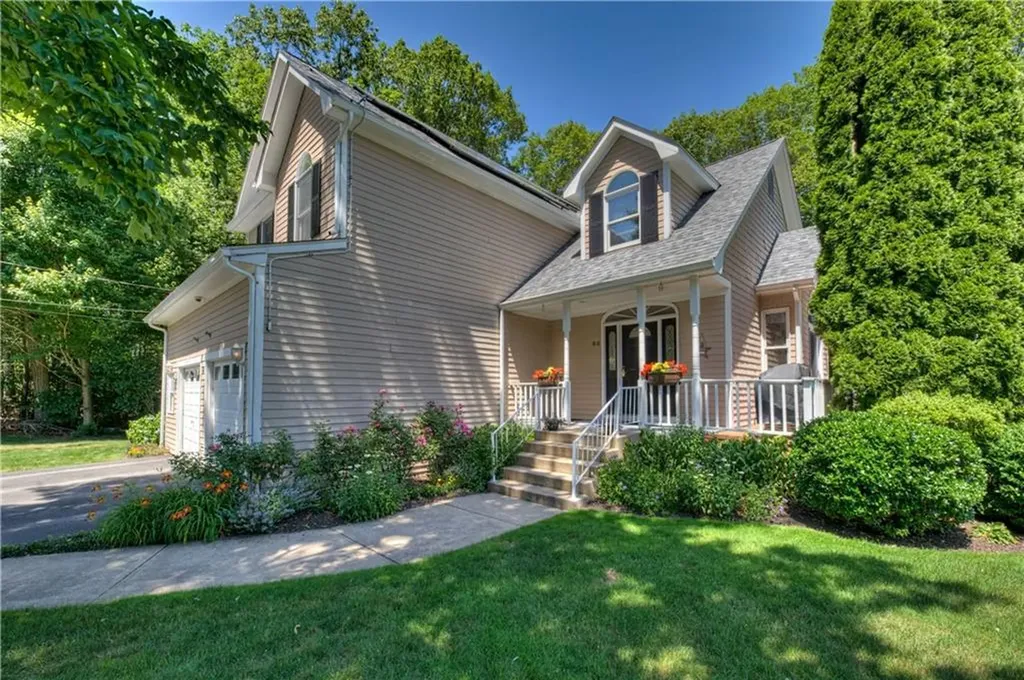 84 Bakewell Court Cranston RI 02921