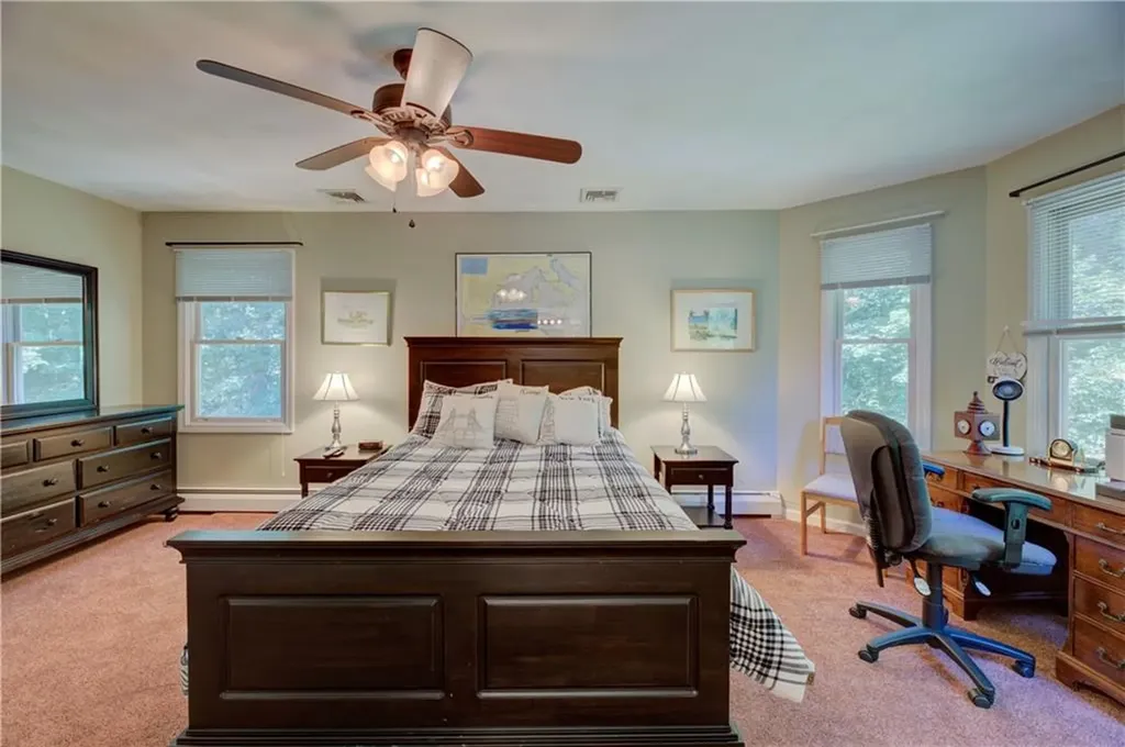 84 Bakewell Court Cranston RI 02921