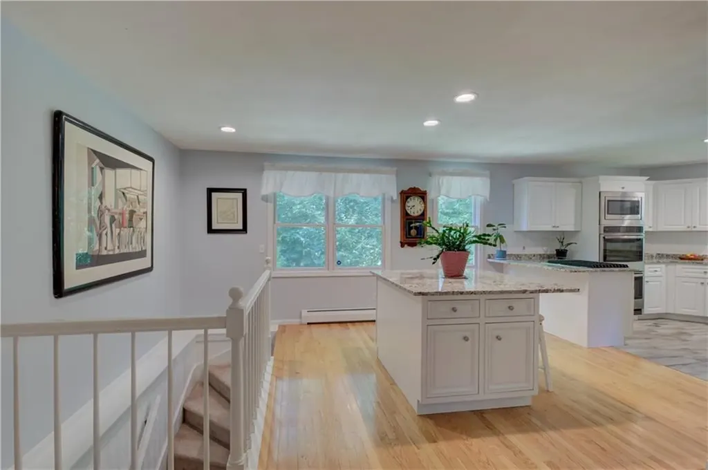 84 Bakewell Court Cranston RI 02921