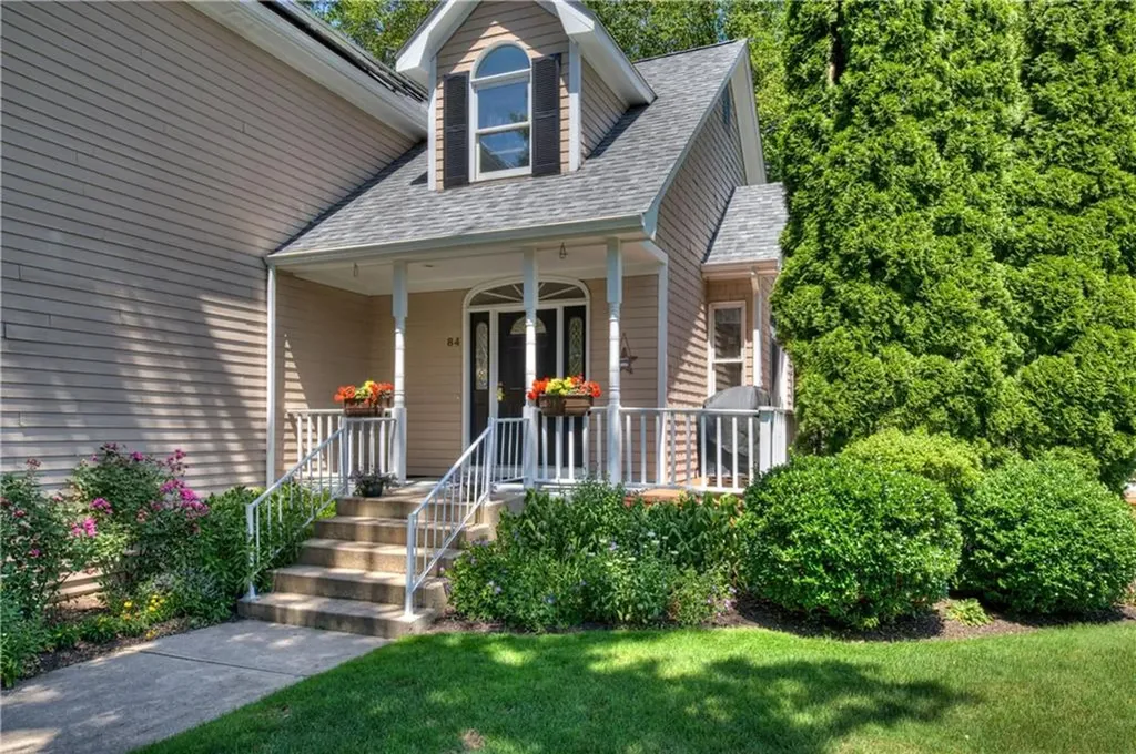 84 Bakewell Court Cranston RI 02921