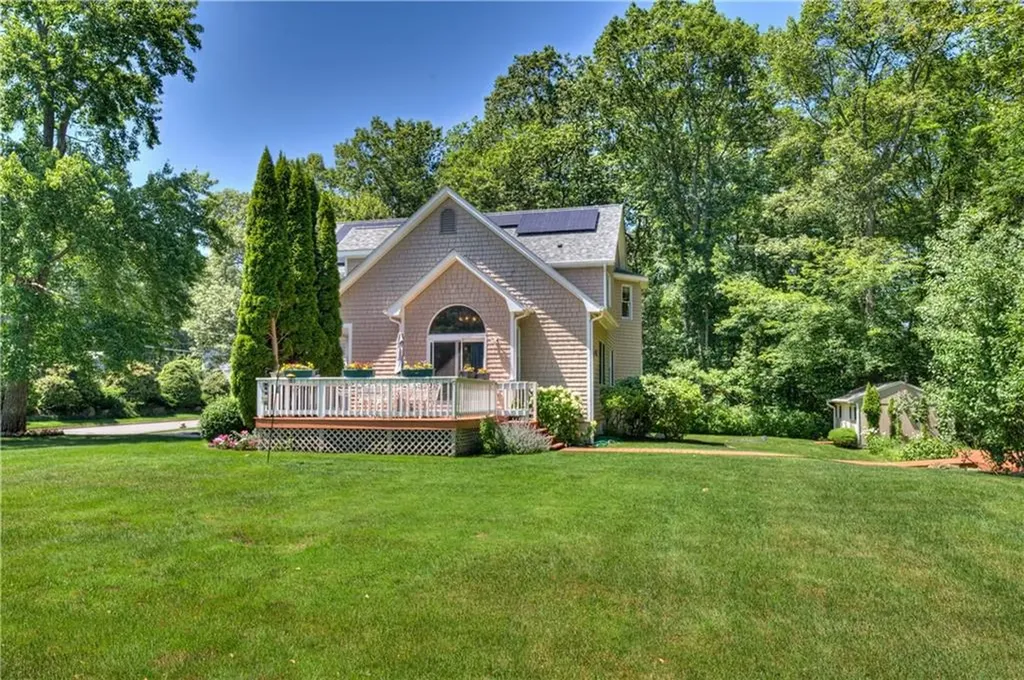 84 Bakewell Court Cranston RI 02921