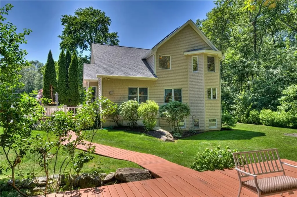 84 Bakewell Court Cranston RI 02921