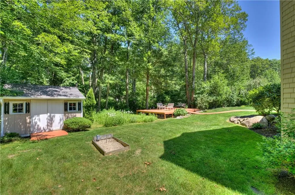 84 Bakewell Court Cranston RI 02921